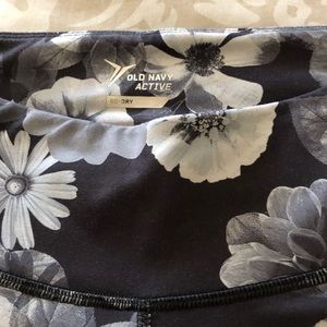 Old navy compression leggings, worn once!